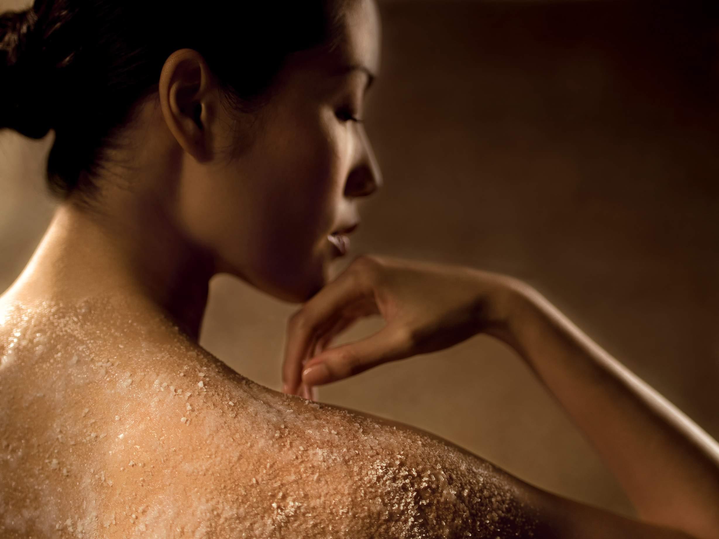 Why Salt Scrubs Should be a Part of Your Skincare Routine